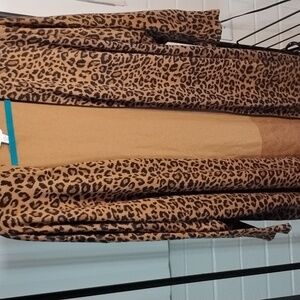3/4 length leopard print long sleeve cardigan without buttons.